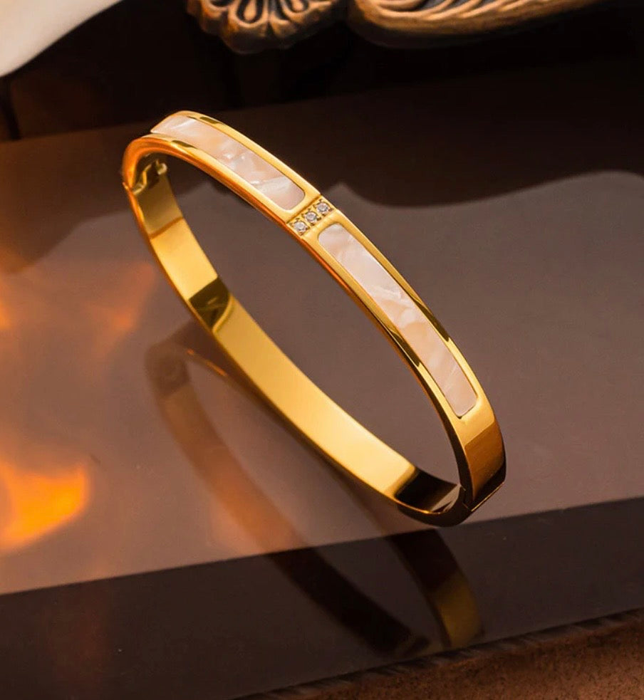 Mother of Pearls Contemporary Anti-Tarnish Bracelet