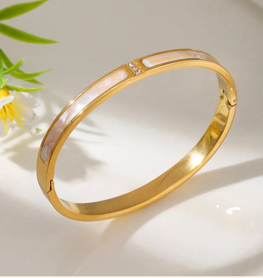 Mother of Pearls Contemporary Anti-Tarnish Bracelet