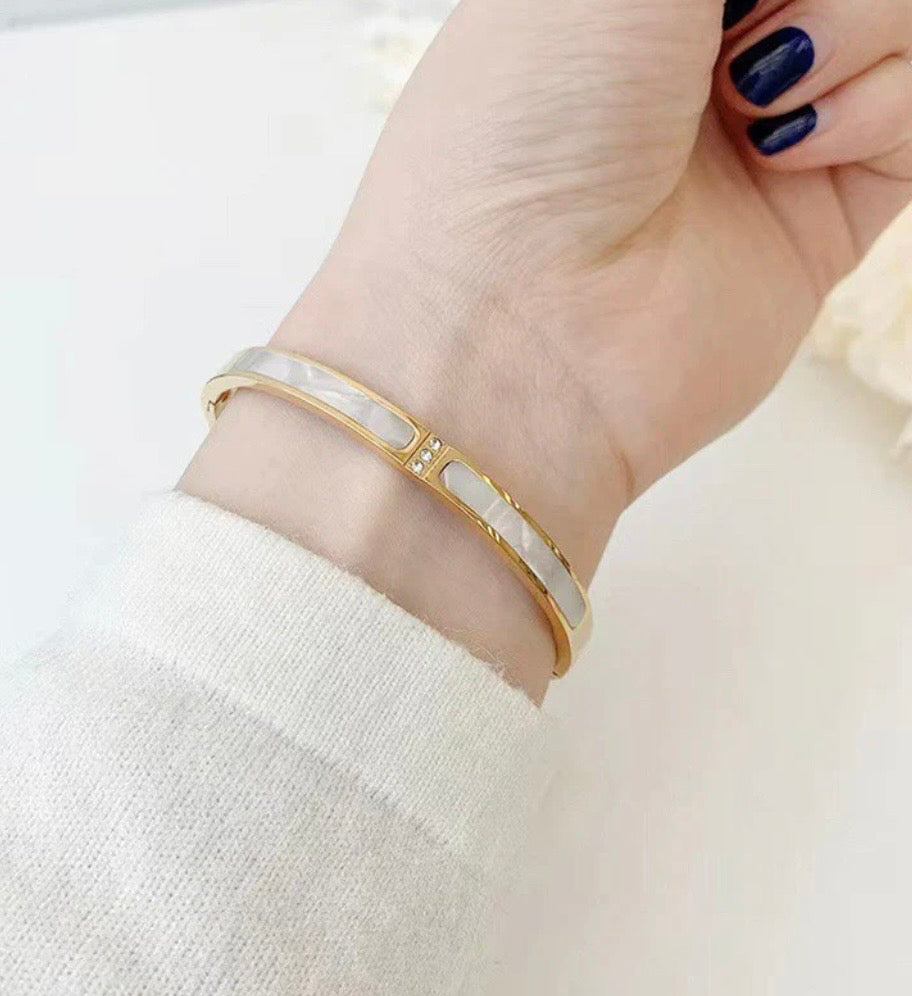 Mother of Pearls Contemporary Anti-Tarnish Bracelet