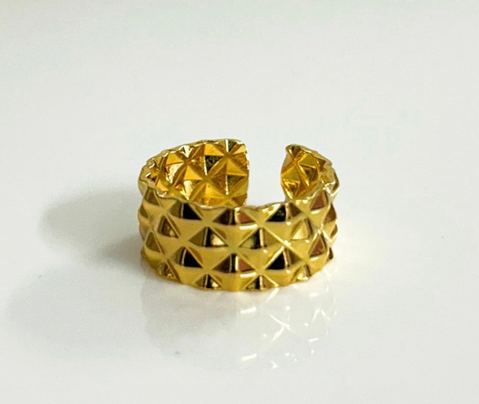 Pyramid Structure Adjustable Anti Tarnish Ring