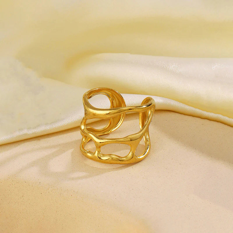 Anti Tarnish Contemporary Ad ustable
Finger Ring