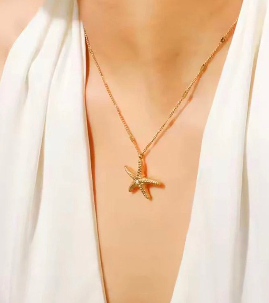 Anti Tarnish Star Themed Pendant Necklace